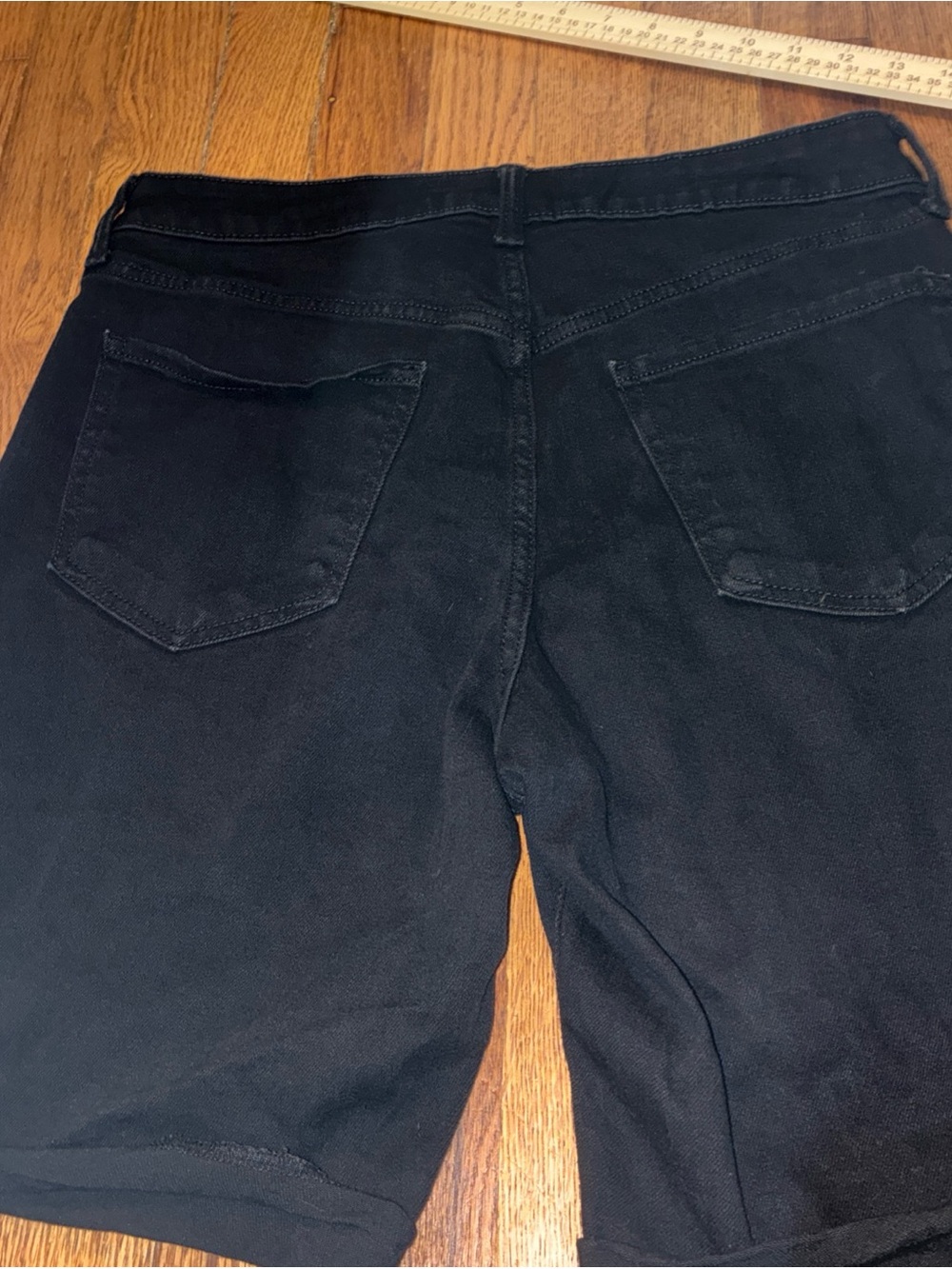 Old Navy Black Women's Bermuda Shorts - Cuffed Hem - Picture 9 of 10